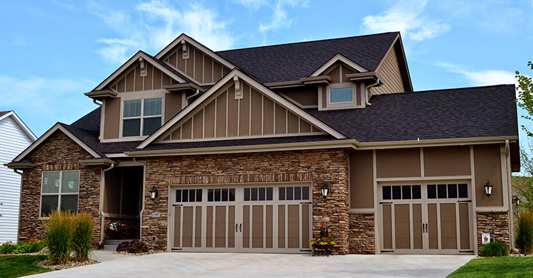 garage-doors-in-des-moines-iowa.png