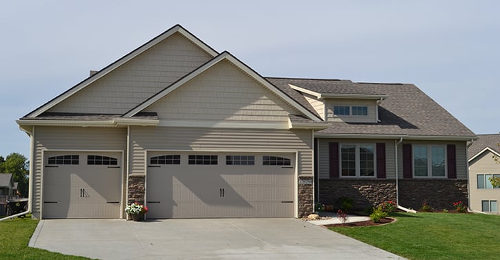 tips-for-choosing-the-perfect-garage-door-1