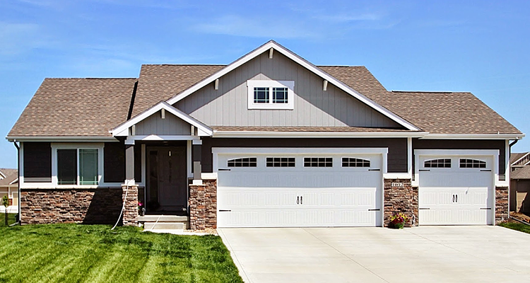 american-sectional-garage-door-des-moines.png