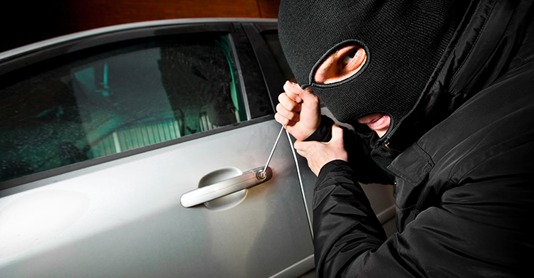 burglar-breaking-into-car