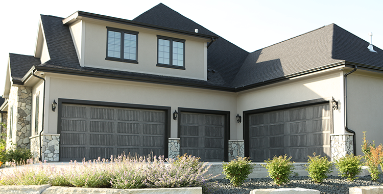 house-with-three-garage-doors